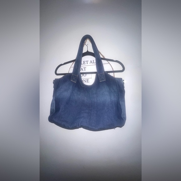 Never worn shoulder tote. - Picture 4 of 5